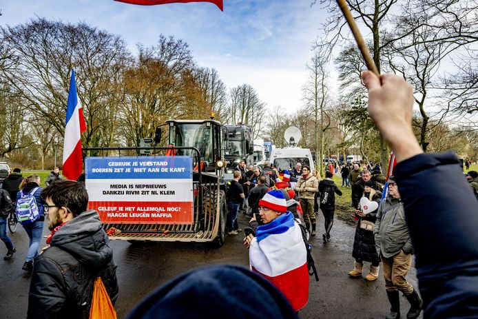 Demonstranten tijdens een actie van Farmers Defence Force (FDF) in het Zuiderpark in Den Haag.