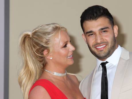 Verloofde verrast Britney Spears met puppy