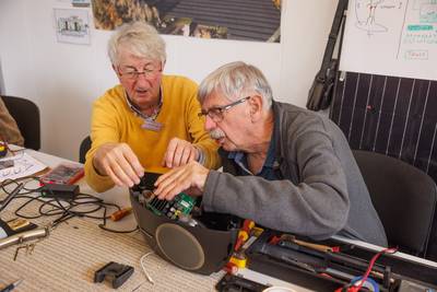 Repair Café geeft kapotte spullen een nieuw leven: ‘De dankbaarheid is altijd groot’