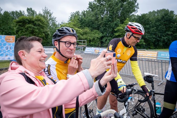 Vlaams minister voor Onderwijs Ben Weyts (N-VA) aan de start van de 1000 kilometer van Kom Op Tegen Kanker aan de Nekkerhal in Mechelen