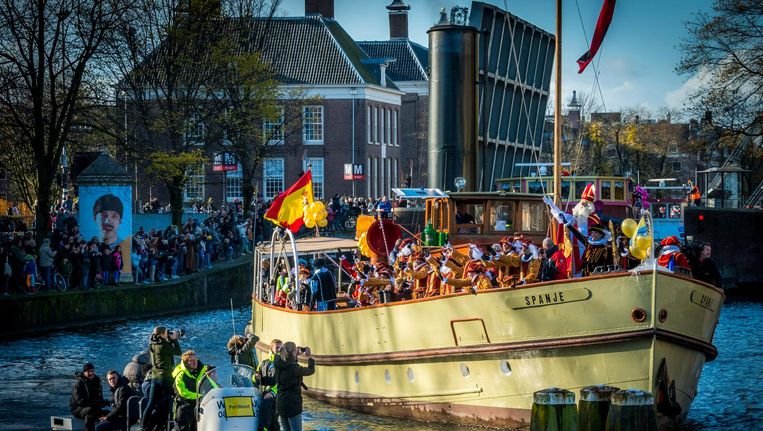 Zo Kwam Sinterklaas Aan In Amsterdam Het Parool
