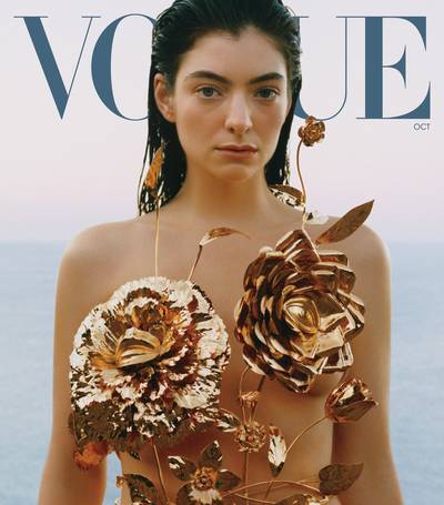 Zangeres Lorde uit de kleren voor Vo­gue-co­ver: “Mijn lichaam is geweldig”