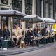 Waarom plots versoepelen terwijl de ziekenhuizen ‘in hun voegen kraken’?