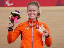 Paralympiër Caroline Groot krijgt Doetinchemse sportprijs en oorkonde