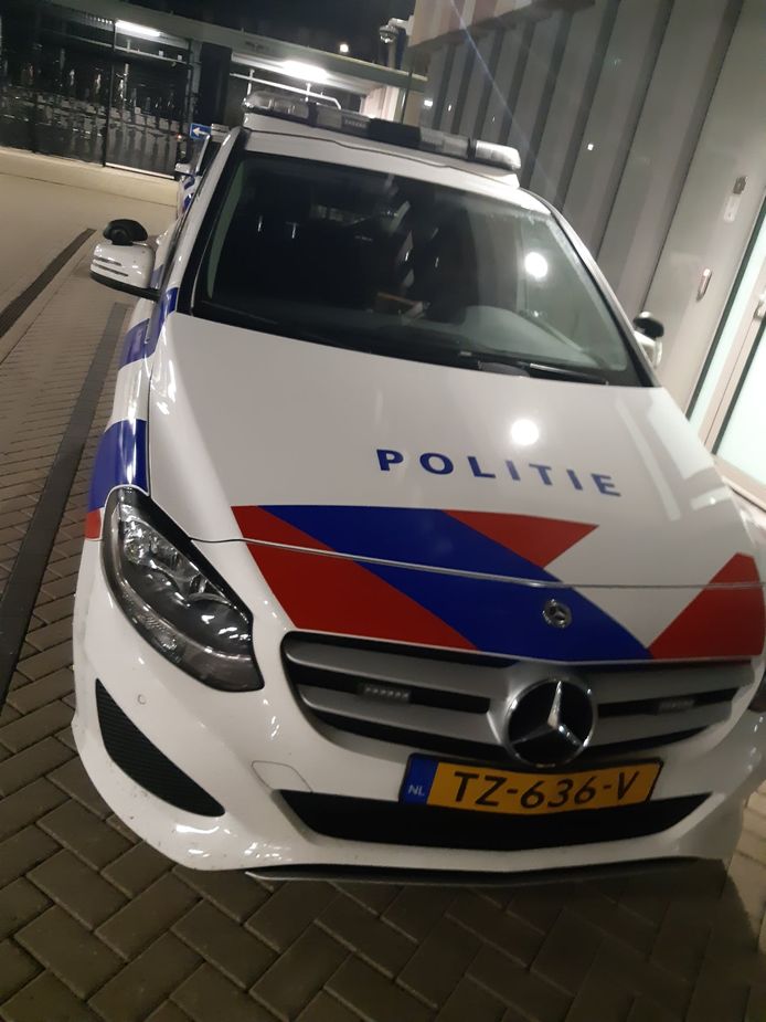 Politie Brengt Verdwaalde Hoogbejaarde Vrouw Thuis Ik Ben Van 1930 En Heb Nog Nooit In Een Politieauto Gezeten Bergen Op Zoom Bndestem Nl