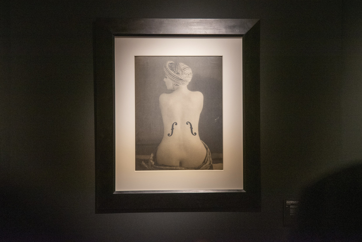 De beroemde foto ‘Le Violon d'Ingres’ van Man Ray. Beeld ANP / EPA