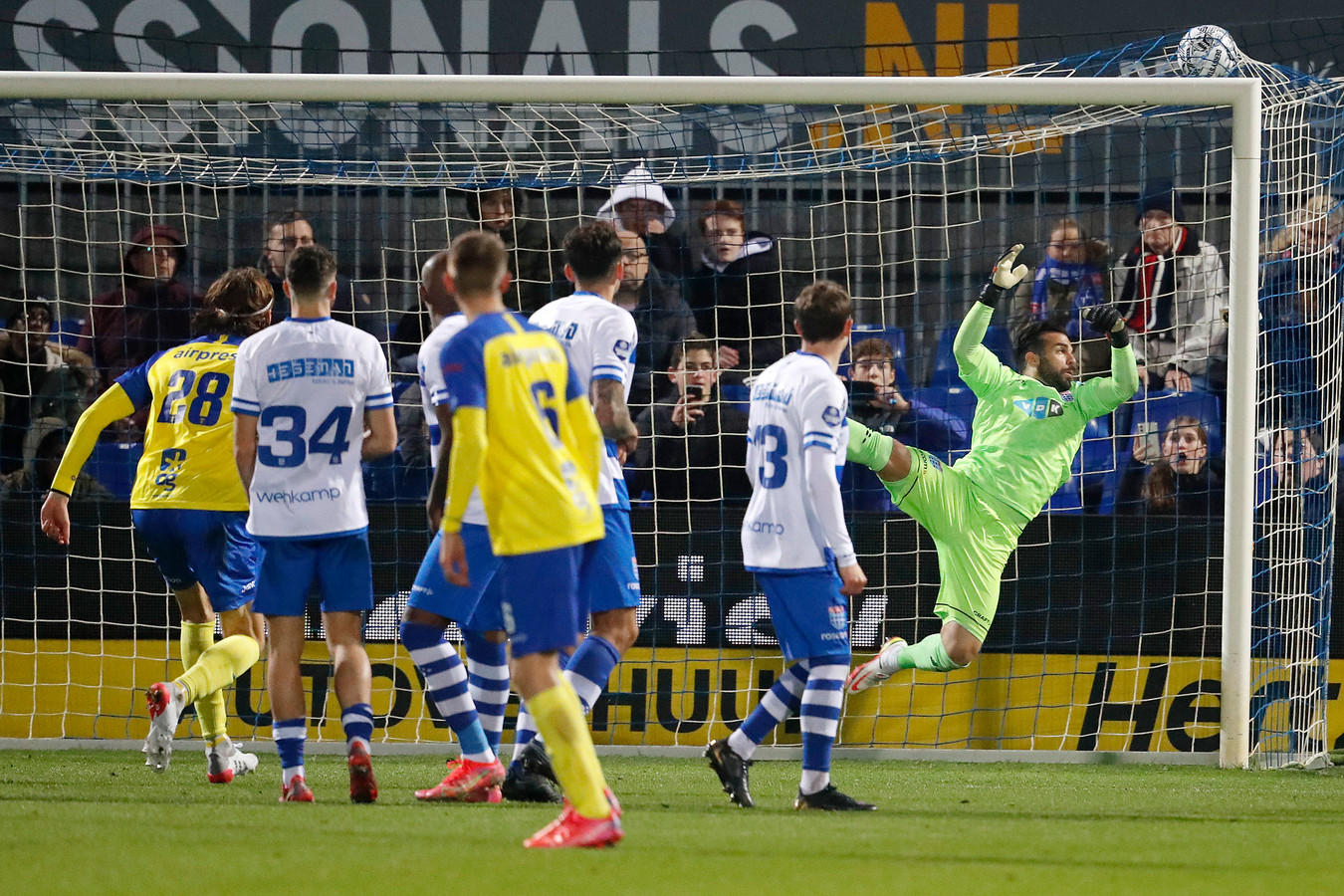 Robin Maulun maakt de 0-2.