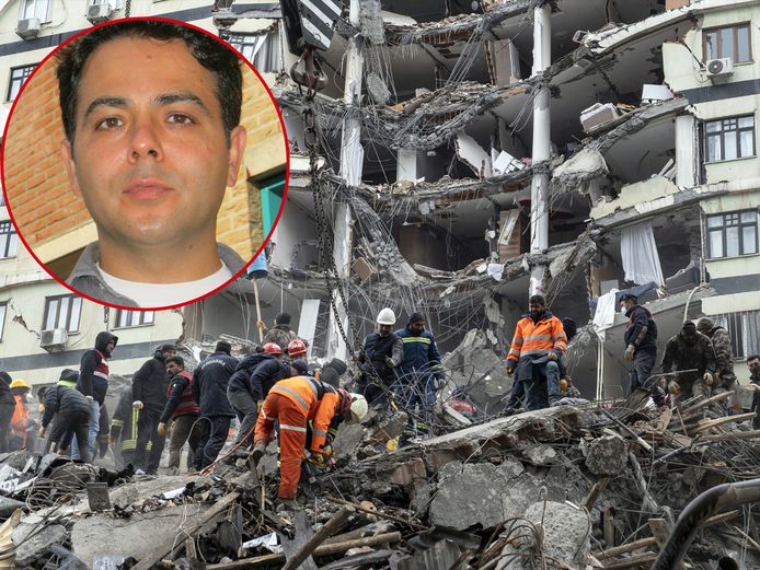 Hulpdiensten zoeken tussen het puin van een ingestort gebouw naar overlevenden van de aardbeving. Inzet: Ahmed Yilmaz.