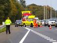Na het ongeval op de A50 bij Heerde werd de afrit tijdelijk afgesloten. Enkele automobilisten probeerden er toch langs te komen.