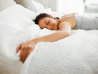 7 redenen waarom apart slapen minder taboe moet zijn dan je denkt: "Het kan je relatie redden”