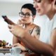 Guess what? Phubbing is slecht voor je relatie