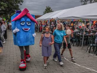 Basisschool de Droomhut viert eerste schoolfeest met nieuwe mascotte: “Dreamy wordt de grootste suppoter van de kinderen”