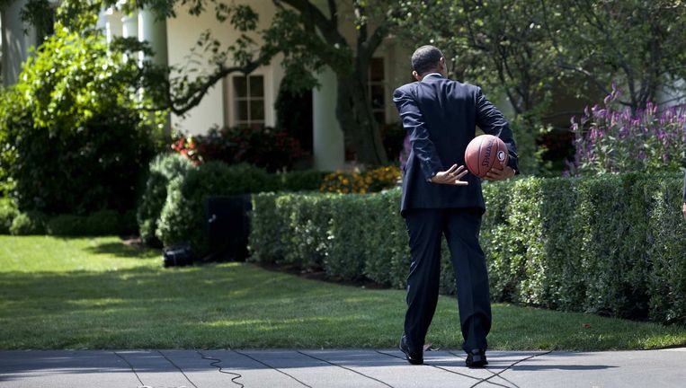 President Obama loopt naar de West Wing van het Witte Huis, 2009 Beeld Brendan Smialowski / HH