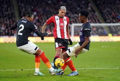 Sambi Lokonga passeur lors de la victoire de Luton à Sheffield United