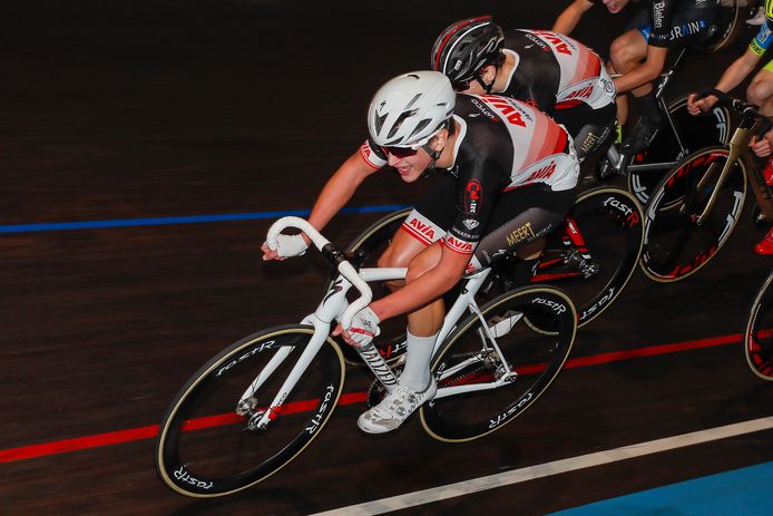 Steffen De Schuyteneer op weg naar de tweede plaats in de ploegkoers.