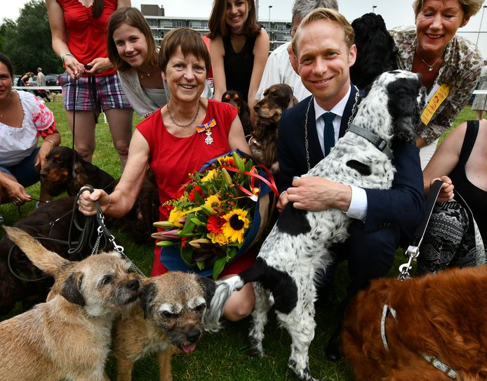 Elly Weijenborg-Weggemans en burgemeester Van Grootheest.