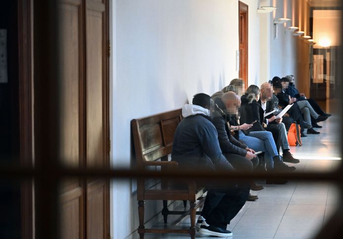 Themazitting in de politierechtbank voor gsm'en achter het stuur in de maand september in het gerechtelijk arrondissement