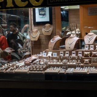 Prijs zilver door het dak, einde stijging nog niet in zicht: ‘Spotgoedkoop ten opzichte van goud’