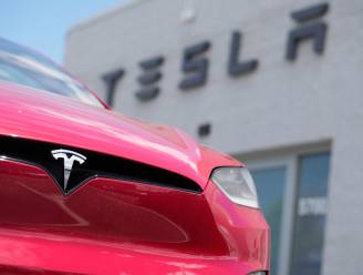 Tesla krijgt klappen op de beurs: aandeel dit jaar al ruim 40 procent gezakt