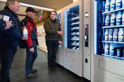 Een ‘supermarkt’ die 250 streekproducten verkoopt, alleen via automaten: ‘Ik breng boeren bij elkaar
