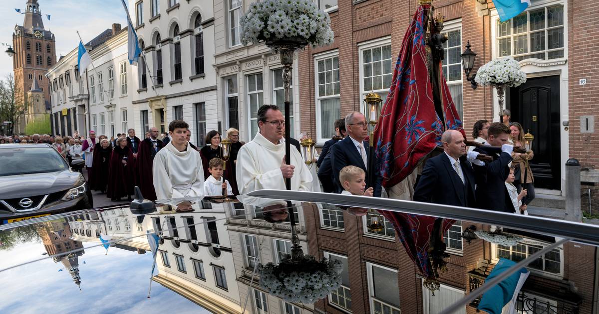 Bossche Zoete Lieve Moeder moet dit jaar al vroeg naar buiten ‘Eens maar nooit weer’ Den