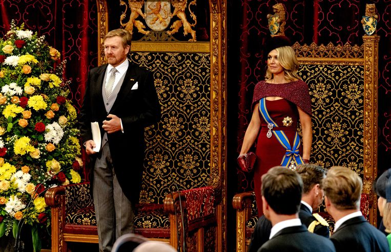 Koning Willem-Alexander leest, met aan zijn zijde koningin Maxima, de troonrede voor op Prinsjesdag aan leden van de Eerste en Tweede Kamer in de Ridderzaal. Beeld ANP