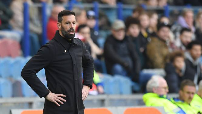 Druk op trainer Van Nistelrooij neemt toe: bij PSV is het redden wat er nog te redden valt