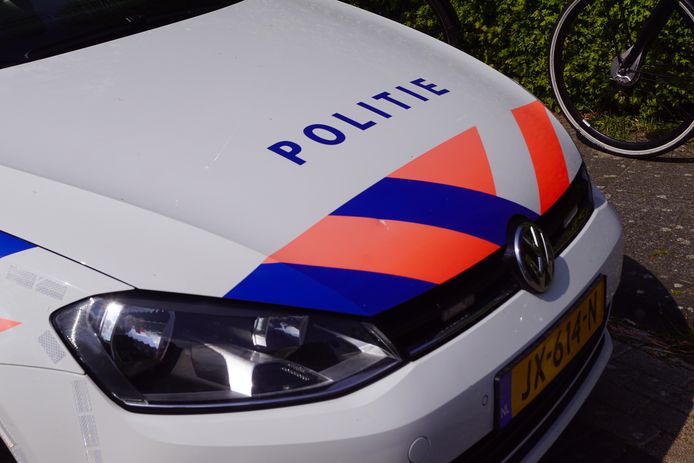 Een politiewagen tijdens een inzet.