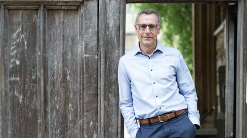 Belg zit mee aan het roer bij ontwikkeling coronavaccin: “Zodra we groen licht krijgen, kan inenten beginnen”