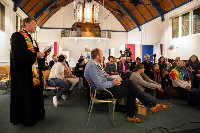 De Haagse Protestantse Kerk (PKN) wil met een doorlopende kerkdienst voorkomen dat de Armeense Hayarpi Tamrazyan en haar familie worden teruggestuurd naar Armenië.