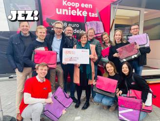Vandaag meert de JEZ!-boot aan in Aalst: “Een mooie cheque voor vzw Shelter”
