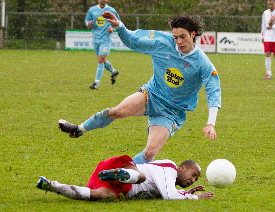 Tim Wolf in 2012 als voetballer in de Hoofdklasse, hier tegen Babberich.