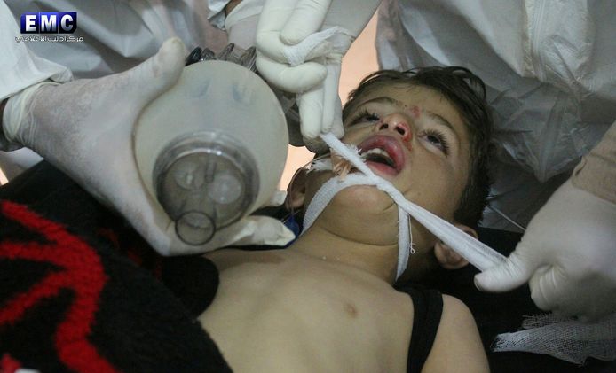 Archiefbeelden van een vermoedelijke chemische aanval in Syrië.
