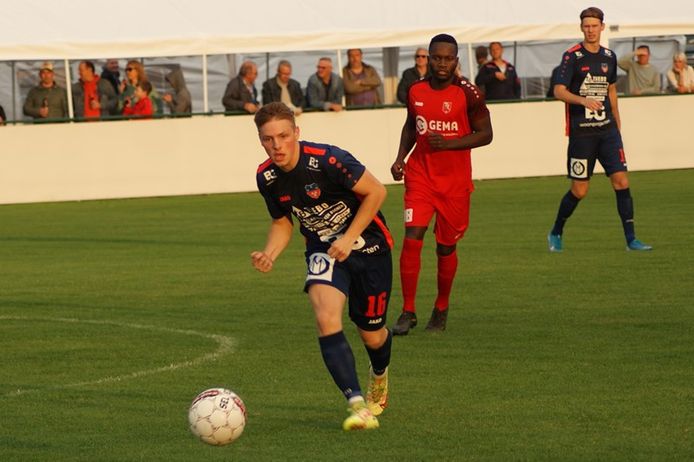 Yannick Mols valt in zijn eerste seizoen bij Wezel meteen in de prijzen.