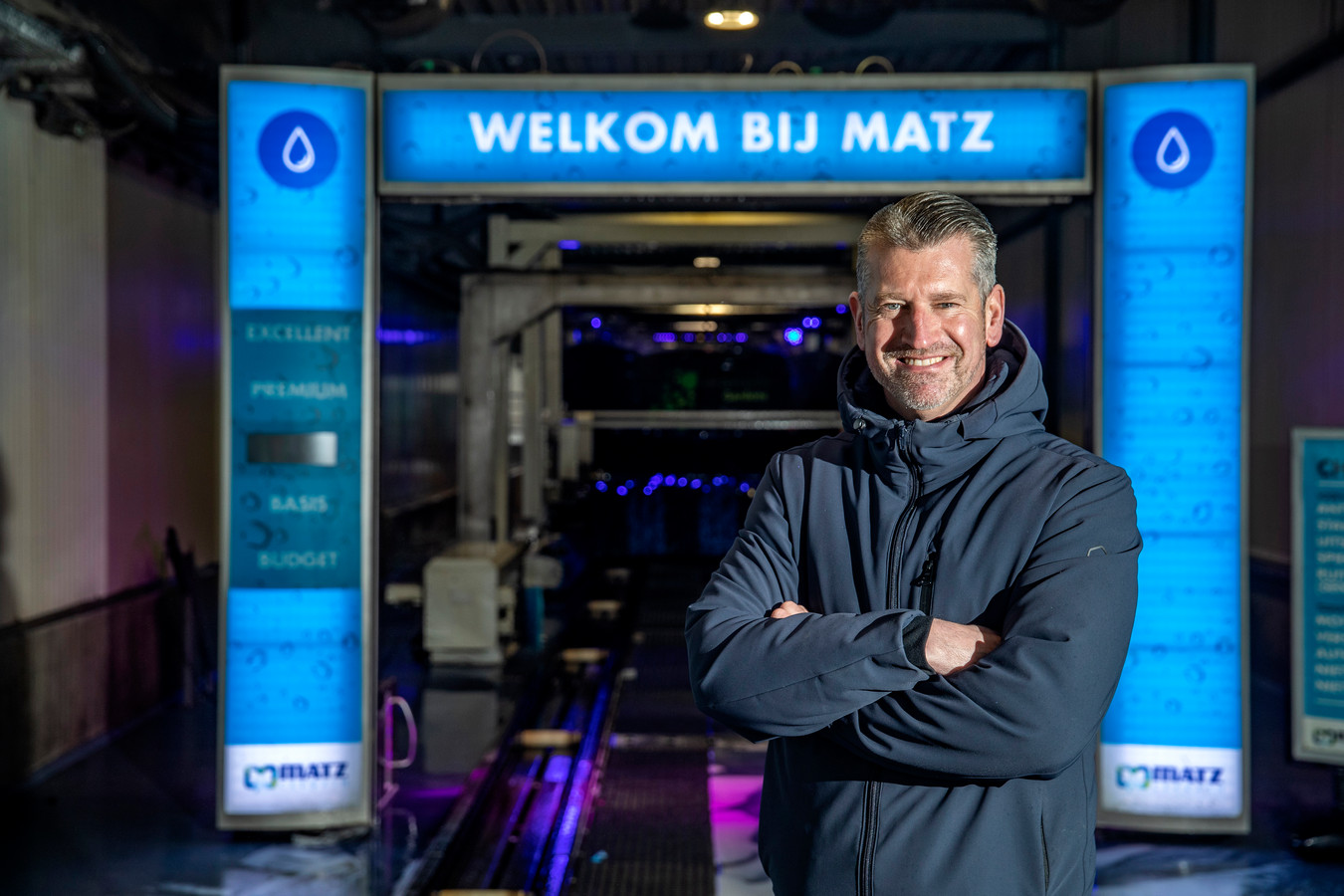 Deventer wasstraatbaas Martin Kniest wil branche wakker schudden na succes van tvserie ‘Tijd