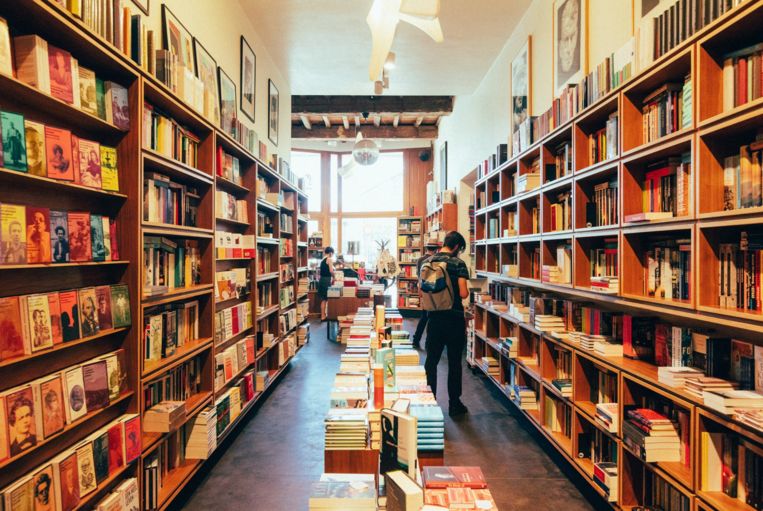 De vaste boekenprijs zou onafhankelijke boekhandels moeten ondersteunen, maar dat lijkt niet goed gelukt te zijn. Beeld www.paardvantroje.be
