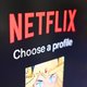 Stiekem netflixen op het account van je zus of buurman wordt binnenkort aan banden gelegd