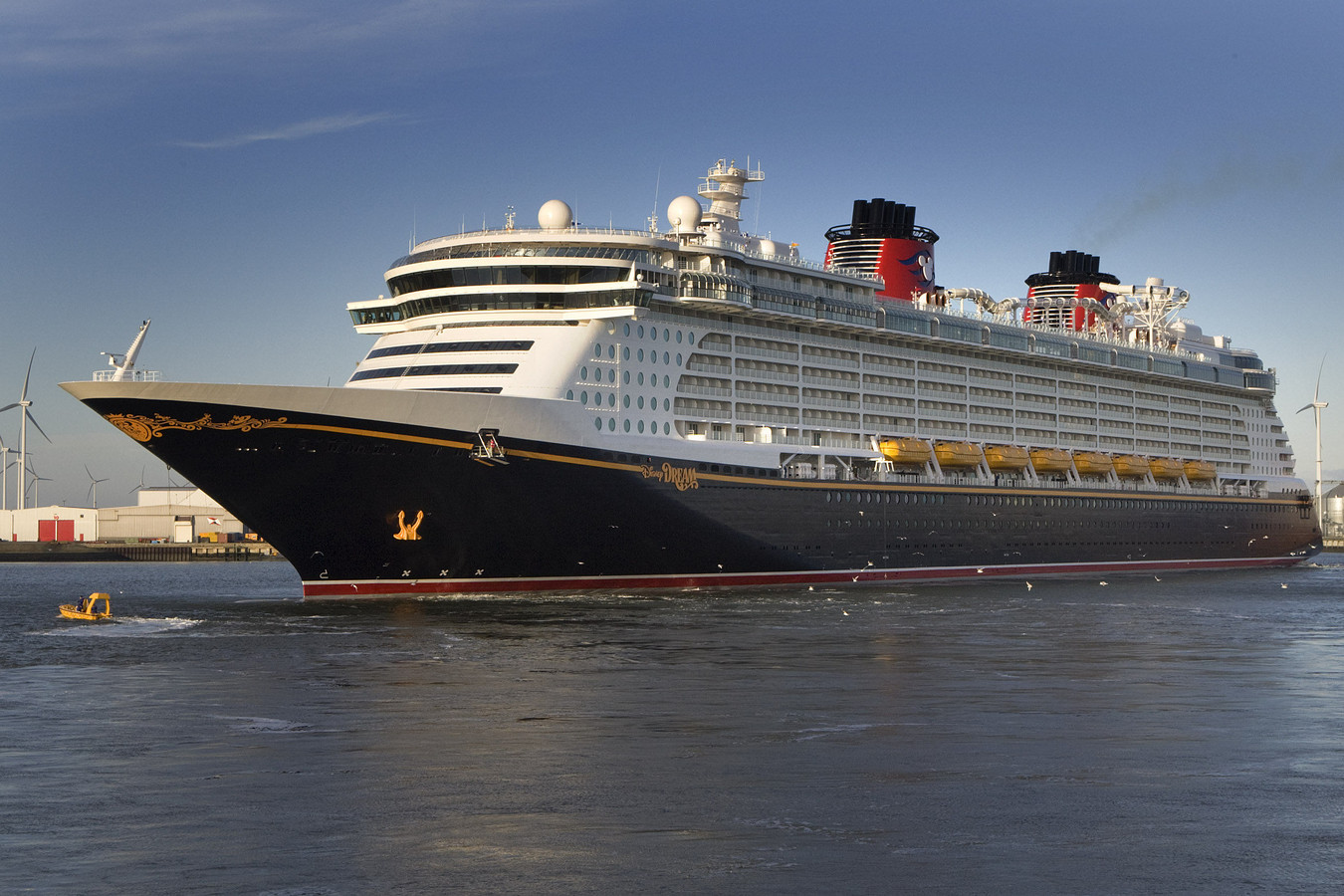 Disneycruiseschip met waterglijbaan komt deze zomer voor het eerst