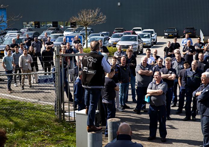 Medewerkers van Fokker Landing Gear in Helmond voerden op 19 april actie vanwege het uitblijven van een sociaal plan in verband met de sluiting van de fabriek.