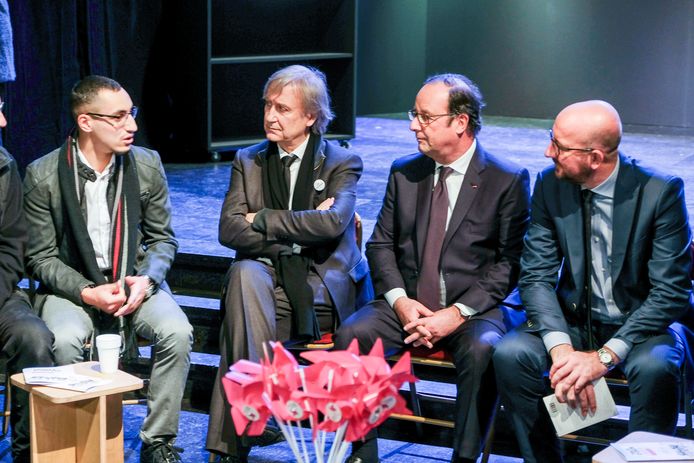 Francois Hollande en Charles Michel in gesprek met burgers van Molenbeek.