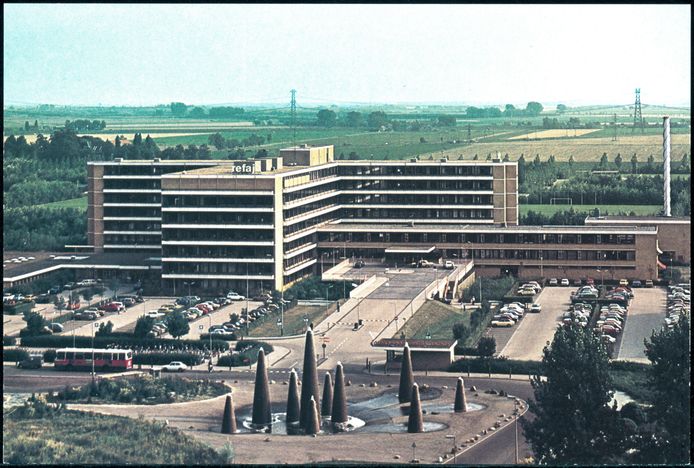 In 1970 geleidelijk als Refaja in gebruik genomen, in 1971 officieel geopend. Later deel van Albert Schweitzer ziekenhuis, locatie Amstelwijck. Onlangs gesloopt.