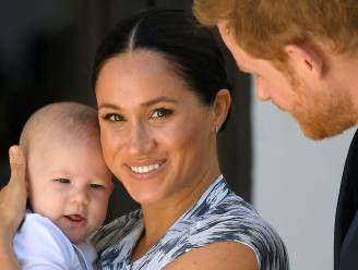 Meghan Markle onder vuur voor hoe baby Archie in draagzak zit: “Elke kersverse mama maakt wel eens fouten”