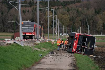 Zestien gewonden bij dubbele treinontsporing in Zwitserland