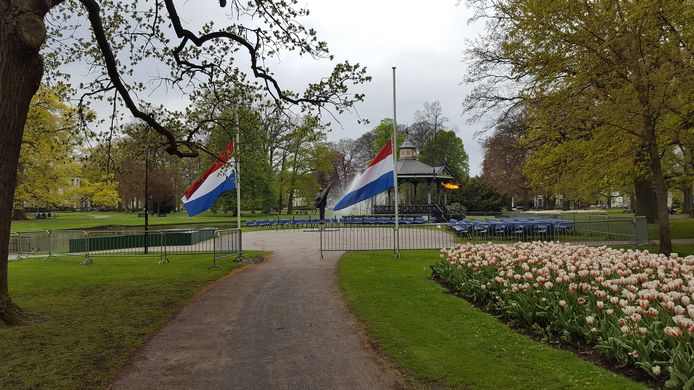 De dodenherdenking in Apeldoorn vindt onder andere plaats in het Oranjepark.