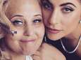 Lady Gaga en Sofia Vergara roepen vrouwen op om hun borsten te laten controleren