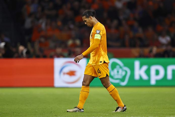 Virgil van Dijk baalt van het verlies van Nederland tegen Frankrijk.