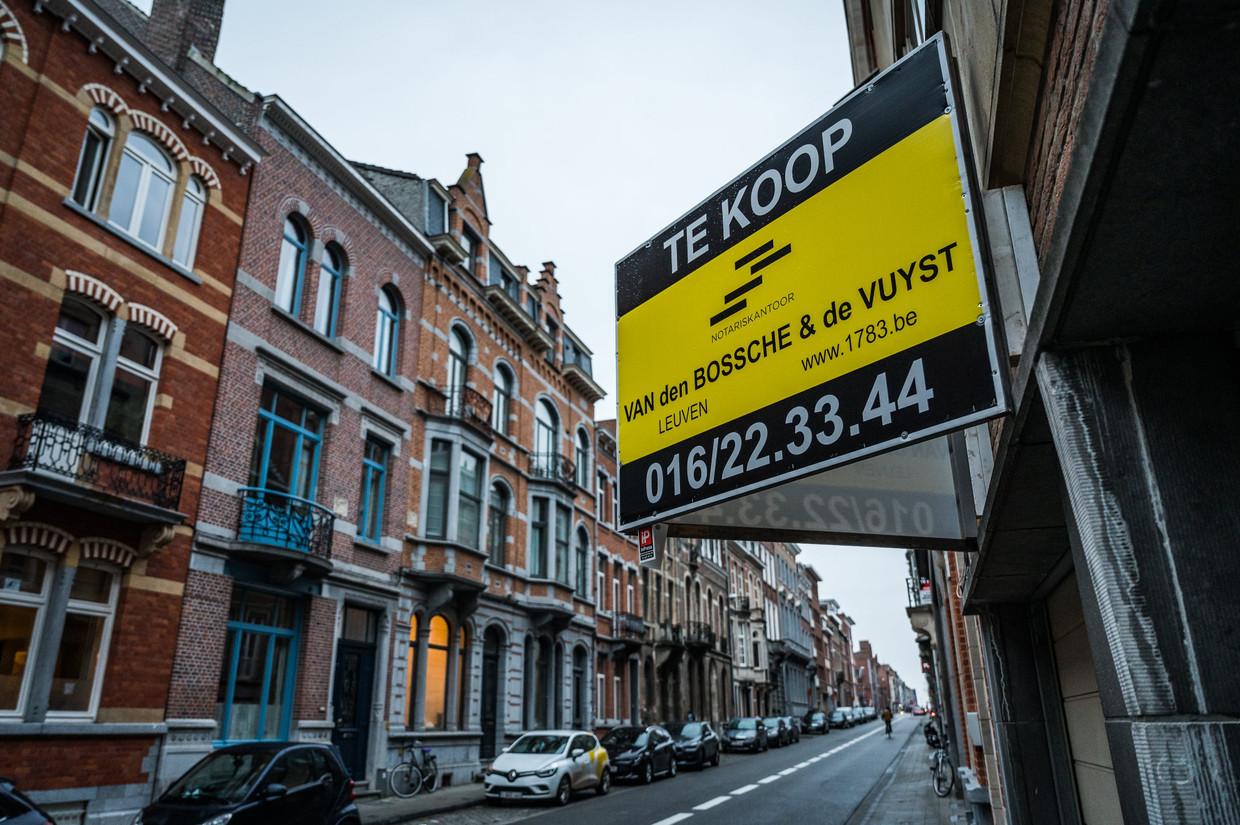 Sinds het begin van de coronacrisis werden huizen in België 22 procent duurder tot gemiddeld 314.666 euro. Vooral in het Brussels Gewest is betaalbaar wonen almaar problematischer geworden. Beeld Photo News