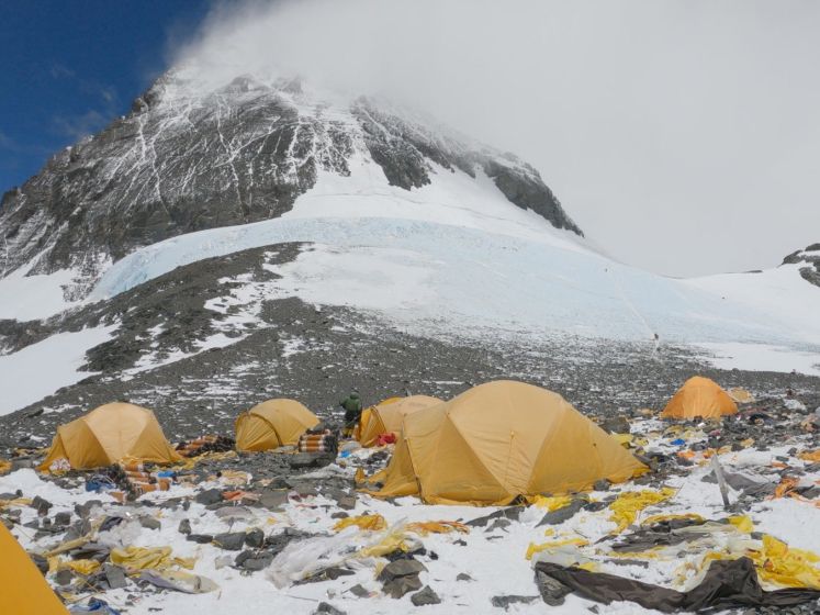 “Navrant”: un camp de l’Everest transformé en véritable décharge à ciel ouvert