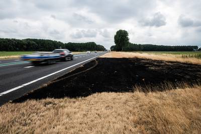 Rijkswaterstaat: 'Gooi geen peuken uit de auto'