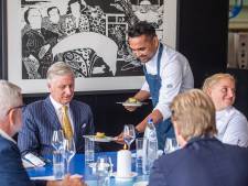 Koning Filip schuift beentjes onder tafel in Instroom Academy van chef-kok Seppe Nobels